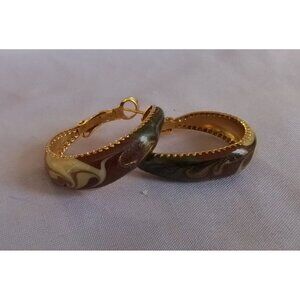 Vintage Gold Tone Marbled Enamel Hoop Pierced Earrings For Women